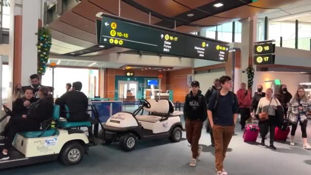 Yvr Vancouver Aéroport Une Grande Famille Passe Devant Caméra Les — Video