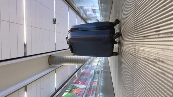 공항에 컨베이어에는 있습니다 앞으로 사람은 아무도 없습니다 — 비디오