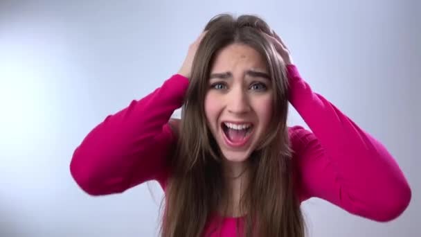 Девушка плачет и кричит видео оригинал