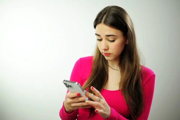 Онлайн Обучение Социальные Медиа Instagram Tiktok Лет Девушка Розовой Рубашке — стоковое фото