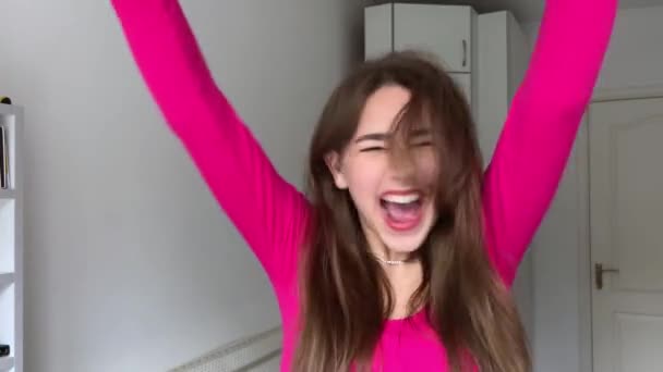 Muchas Emociones Positivas Alegría Felicidad Éxito Divertido Hermosa Chica Joven — Vídeos de Stock