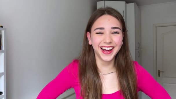 Veel Positieve Emoties Vreugde Geluk Leuk Succes Mooie Jonge Vrouw — Stockvideo