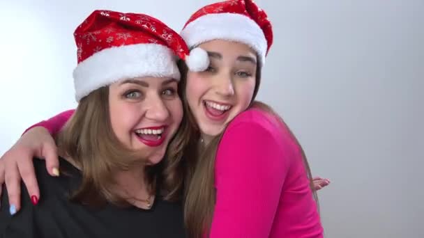 Freude Schreien Und Tanz Umarmen Weihnachten Video Positive Emotionen Mama — Stockvideo