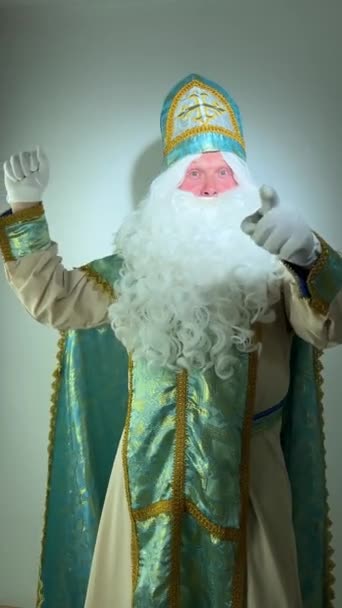 Noel Baba Turkuaz Takım Elbisesinin Kurucusu Aziz Nicholas Farklı Pozitif — Stok video