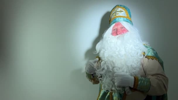 Noel Baba Turkuaz Takım Elbisesinin Kurucusu Aziz Nicholas Farklı Pozitif — Stok video