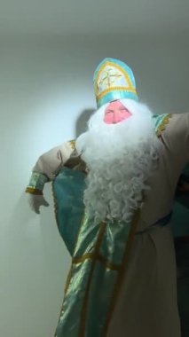 12 aylık peri masalı Noel Baba Donduran Moroz Ivanovich 'in kurucusu Muhteşem Nicholas Ocak ayının entrika dolu geçen aylarında Parmak' ın ilgilenen tarafta olduğunu gösteriyor.