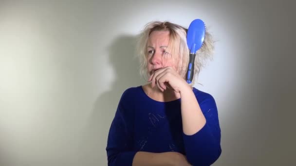 Fryzjer Medycyna Przywracanie Włosów Uszkodzone Rozdwojone Włosy Przesuszone Rozpieszczone Dorosła — Wideo stockowe