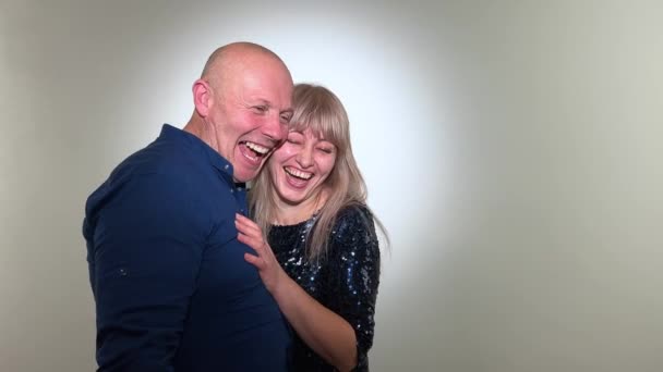 Joyeux Vieux Couple Famille Adulte Âgé Embrassant Rire Collage Regardant — Video