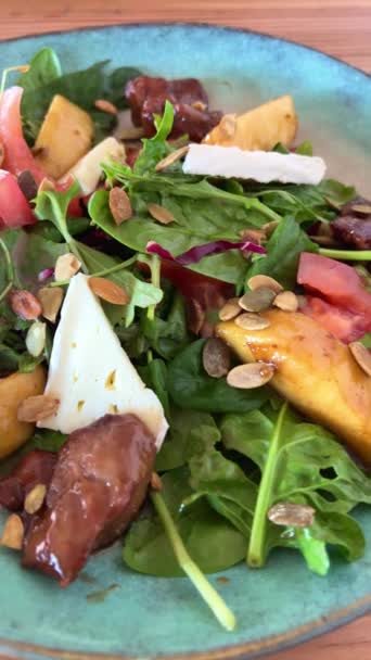 Salad Liver Pear Warm Autumn Salad Chard Leaves Chicken Liver — Stock Video