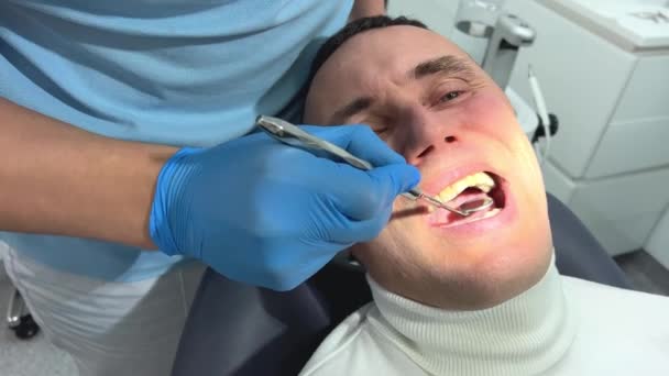 Close Cropped Photo Curing Healing Operating Teeth Tooth Filling Mouth — Vídeo de stock
