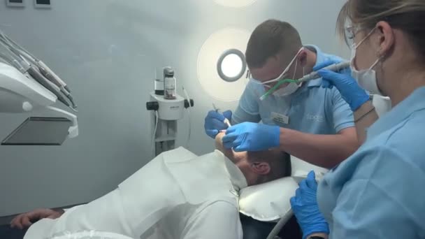 Επιτυχής Οδοντίατρος Ραντεβού Επιτυχής Οδοντίατρος Ραντεβού Οδοντίατρος Θεραπεία Δοντιών Του — Αρχείο Βίντεο