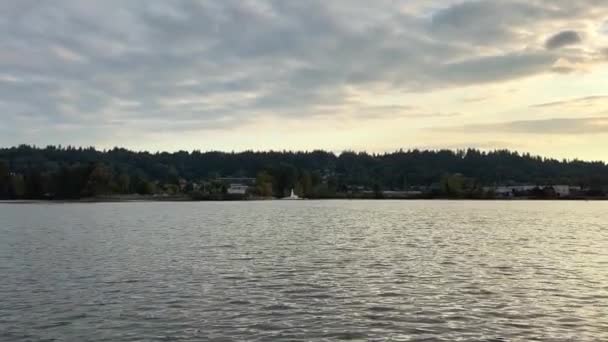 Beautiful Landscape Shot Motor Boat Floats Shooting Slowly Water Water — 비디오