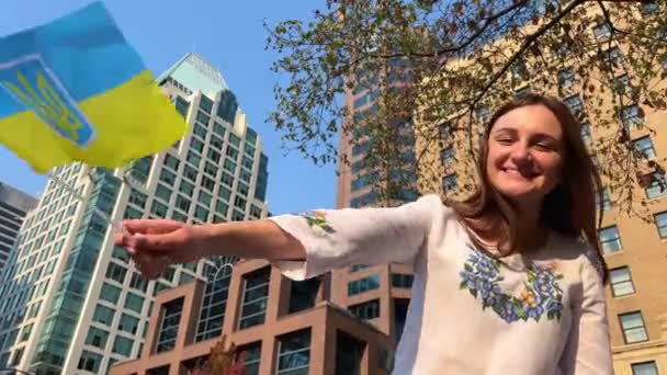 Ukraine Symbol Peace Joy Fortitude Invincibility Strength Young Woman Waving — Wideo stockowe