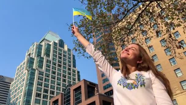 Young Woman Blue Sky Waving Flag Ukraine Emblem Trident Vyshyvanka — Video Stock