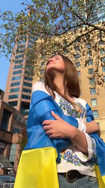 Canada Square Demonstration Young Ukrainian Girl Embroidered Shirt Ukrainian Flag — Video Stock