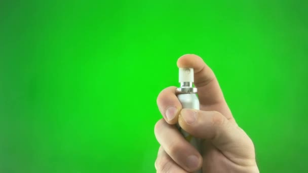 Sprey Kutusundaki Bir Düğmeye Basan Adam Atmosfere Kimyasallar Salıyor Yeşil — Stok video