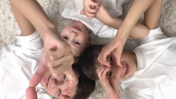 Three Boys Brothers Lie Floor Show Heart Hands White Shirts — Vídeos de Stock