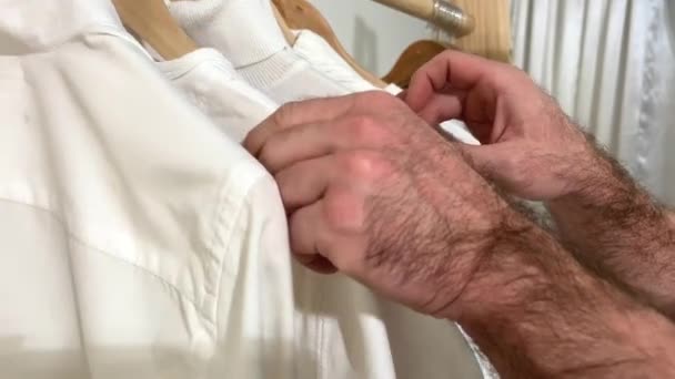 Mens Hairy Hands Slowly Sorting White Clothes Wooden Hanger Concept — Vídeo de Stock