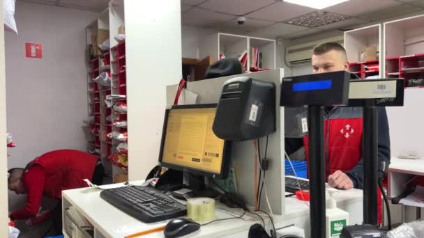 Sales Assistant Checkout Checks Documents Client Post Office Equipment New — Vídeos de Stock