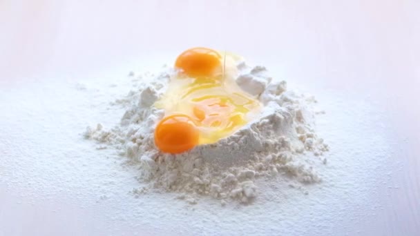 Egg Falling Flour Slow Motion Bad Shot Cooking Show Egg — Vídeos de Stock