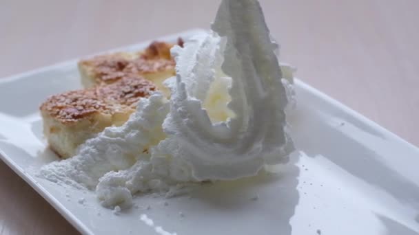 Piece Delicious Cheesecake Whipped Cream Light Wooden Table Beautiful Tasty — Vídeo de stock
