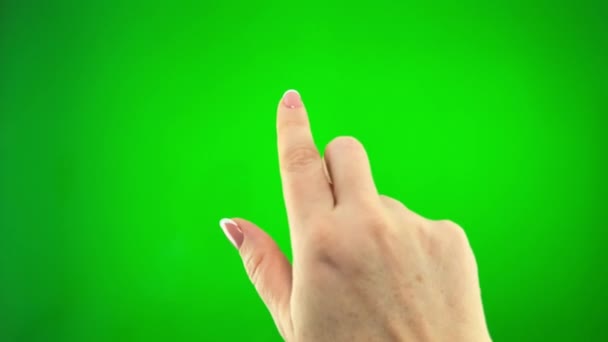 広告テキストの女性のための緑の背景クロマキースペース場所で指クリックタッチパッドのコンピュータのラップトップ技術タッチスクリーンを絞る — ストック動画