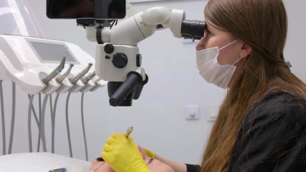 Dental Clinic Latest Equipment Technology Female Doctor Treats Patients Teeth — Video