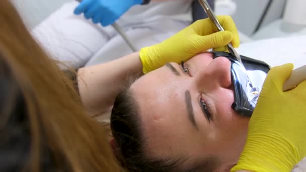 Cofferdam Clamp Cofferdam Process Dental Prosthetics Using Microscope Female Doctor — Stockvideo