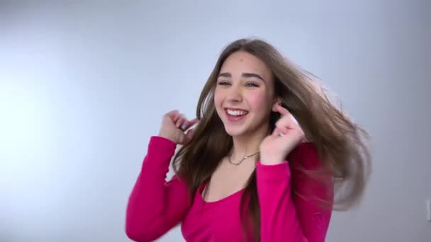 Young Girl Long Straight Brown Hair Playful Girl Pointing Camera — Stock videók