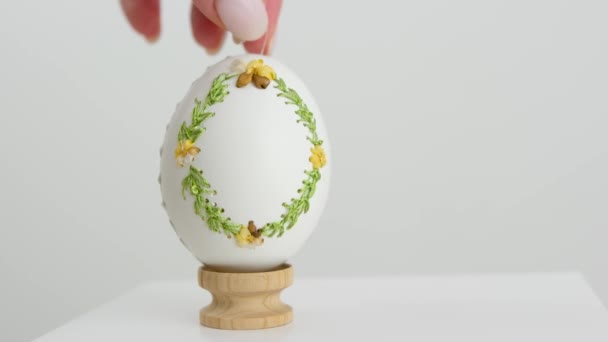 Paasvakantie Koken Krashenok Versieren Eierschalen Borduren Ganzeneieren Vrouwelijke Hand Zet — Stockvideo