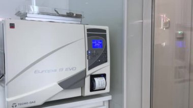 Klinikte diş aletlerinin sterilite edilmesi ve hijyen kavramının dezenfekte edilmesi için Europa B EVO kuru ısıtma kabini Tecno Gaz 02.2022 Ukrayna Vinnitsya
