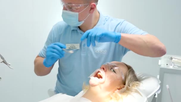 Dental Office Doctor Blue Gloves Close Corrects Womans Mouth Open — Stock video