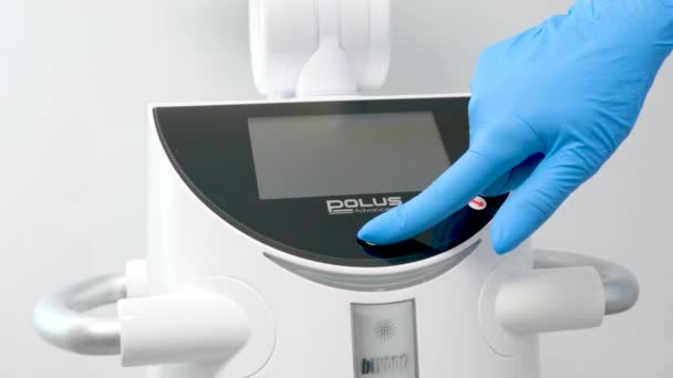 Turn Process Doctor Glove Presses Button Device Goes Poluse Advanced — Vídeo de stock