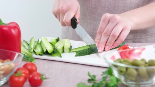 Vegetarian Food Delicious Vegetable Salad Wooden Spoon Add Glass Bowl — Vídeos de Stock