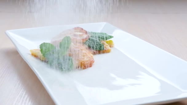 Pancakes Sprinkled Powdered Sugar Confectioner Sprinkles Powdered Sugar Delicious Dutch — Stockvideo