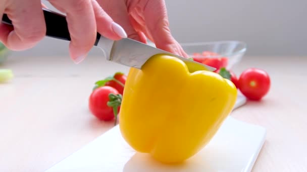 Cut Yellow Bell Pepper Female Hands Knife Cut Half White — Stockvideo