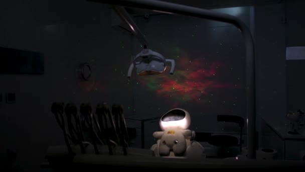 Játék Űrhajós Fogászati Klinika Egy Szék Háttér Színes Kép Különböző — Stock videók