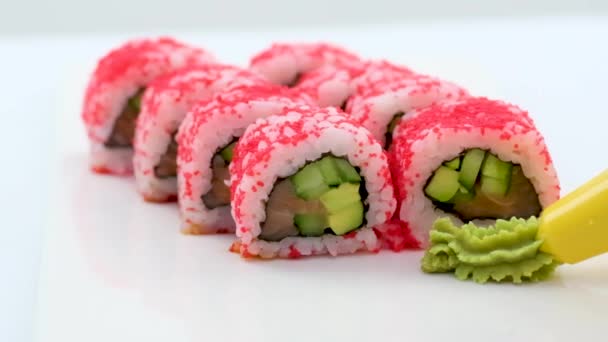 California Salmon Caviar Tobiko Red Salmon Avocado Cucumber Japanese Mayonnaiseon — Stockvideo
