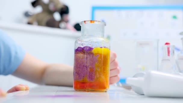 Close Glass Bottle Childrens Laboratory Chemical Experiments Lilac Orange Yellow — Vídeos de Stock