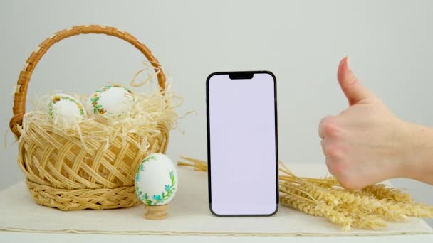 Easter Holiday Phone Show Thumb Empty Space Advertising Basket Eggs — Stockvideo