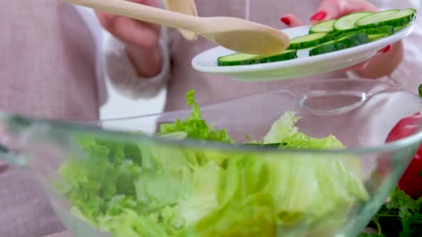 Professional Female Cook Adding Fresh Cucumber Slices Glass Bowl Salad — Vídeo de stock