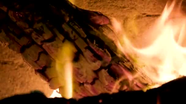 Deeltjes Vurige Kolen Een Zwarte Achtergrond Achtergrond Van Vurige Vonken — Stockvideo