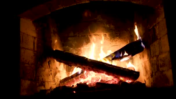 Cross Burning Logs Fireplace Two Logs Lie Side Side Fire — Vídeos de Stock