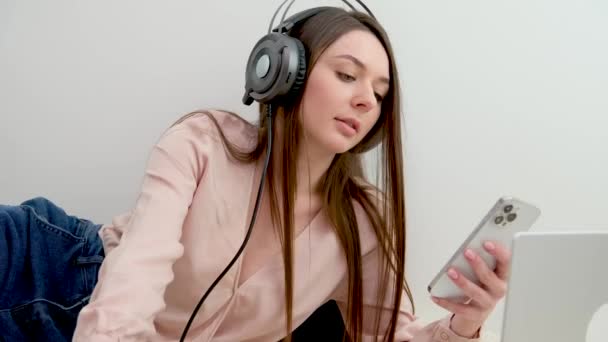 Phone Tablet Laptop Lot Different Technologies Girl Listens Music Headphones — Stockvideo