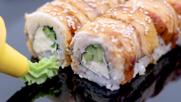 Sushi Rolls California Shrimp Eel Sesame Food Delivery Close Eel — Stock video