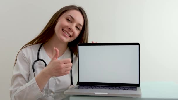 Pediatric Doctor Therapist Showing Thumb White Background Computer Monitor Laptop — стоковое видео