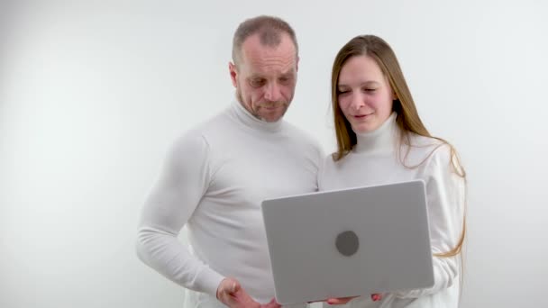 Teacher Female Student Laptop Focused Woman Trainee Listening Serious Teacher — Stockvideo