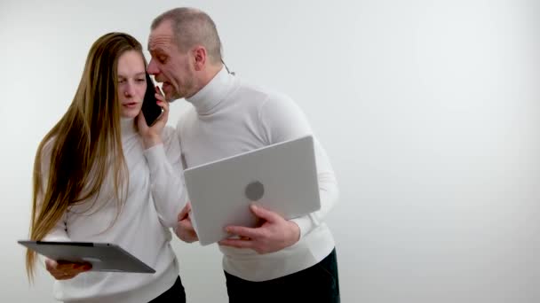 Online Problem Solving Man Woman Technology Laptop Tablet Phone Call — 图库视频影像