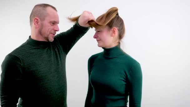 Comic Photo Man Winding Hair Girls Face Misbehavior Children Adults — Stock video