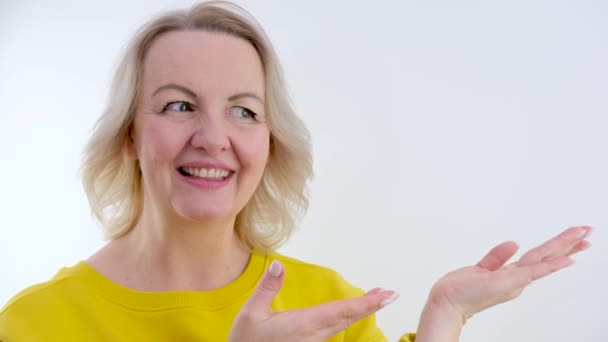 Woman Yellow Points Her Fingers Empty Space Background Your Advertising — Stock Video